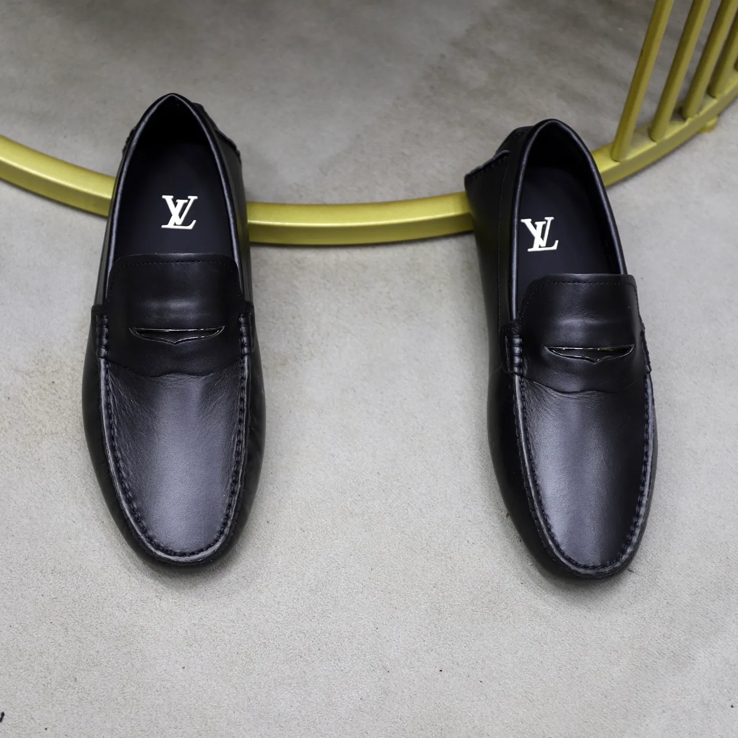 Ex-factory price: 480💰【LV】Louis Vuitton ⚠️High-end men’s driving and pedal series ⚠️38-44 (customized for 45) ⚠️All original cowhide leather! Thick and soft! Made entirely of calfskin lining! Rubber sheet anti-slip beanie sole! Three-dimensional package technology! Fashionable and classic! Handicrafts! Original high quality! Feel free to compare!